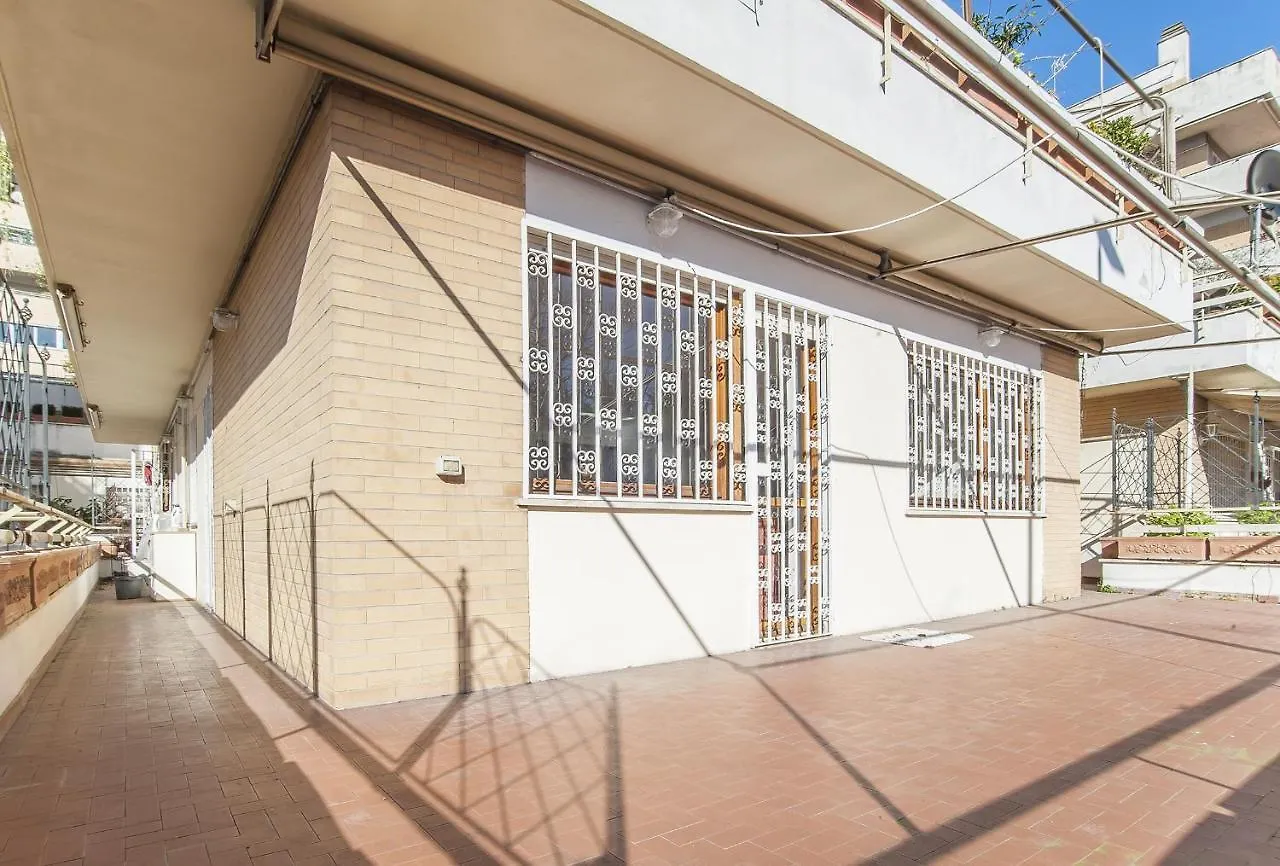Eur Luminous And Large Family Terrace Apartment Roma