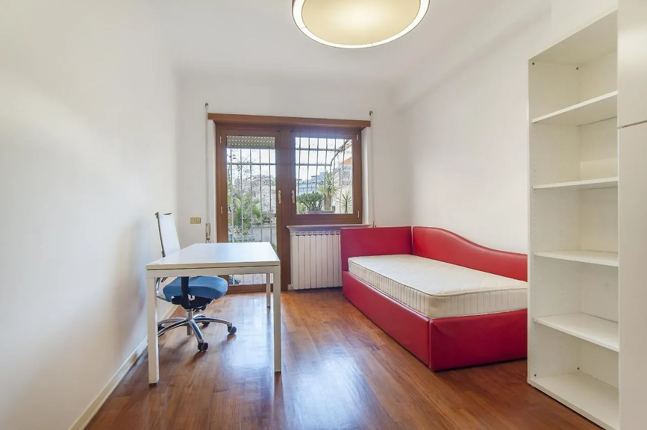 Eur Luminous And Large Family Terrace Apartment Roma